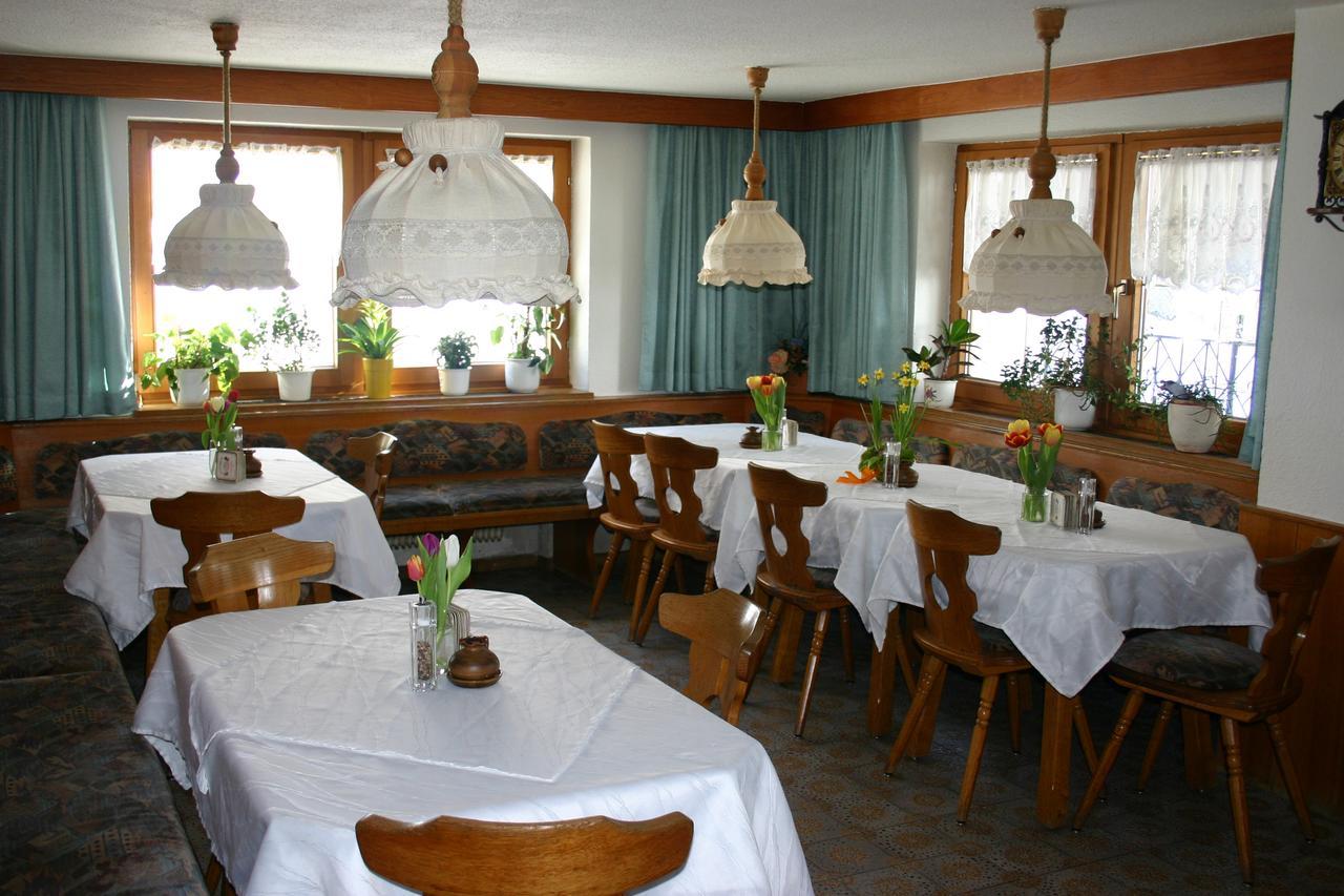 Gasthof Pension Santeler Sankt Leonhard im Pitztal Bagian luar foto