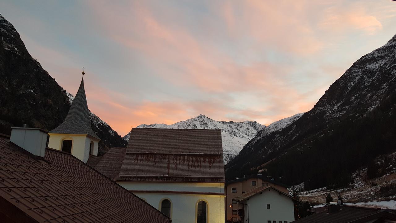 Gasthof Pension Santeler Sankt Leonhard im Pitztal Bagian luar foto