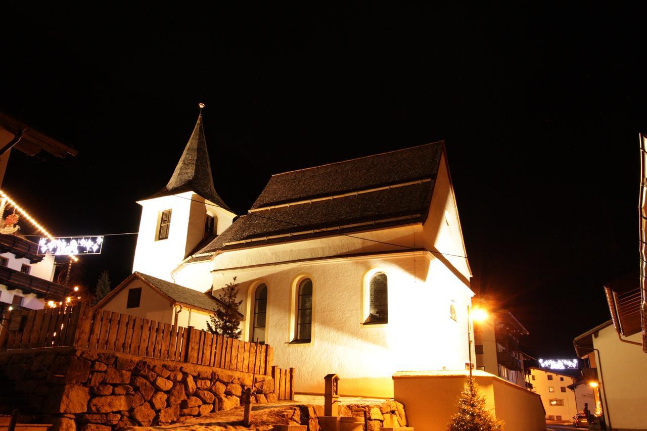 Gasthof Pension Santeler Sankt Leonhard im Pitztal Bagian luar foto