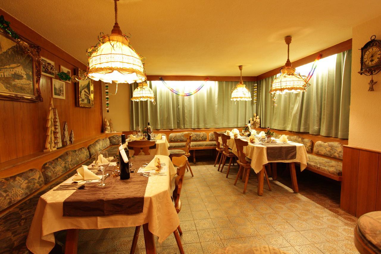 Gasthof Pension Santeler Sankt Leonhard im Pitztal Bagian luar foto