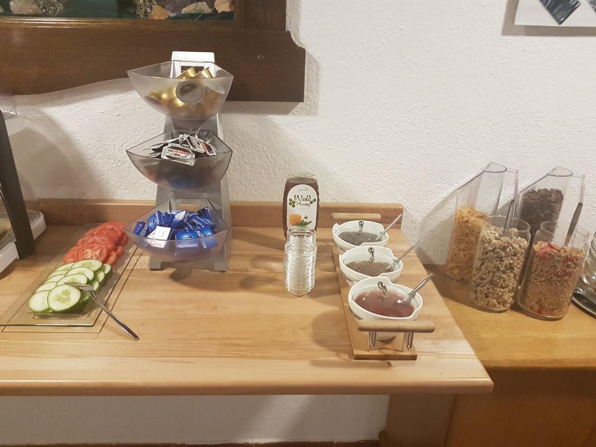 Gasthof Pension Santeler Sankt Leonhard im Pitztal Bagian luar foto