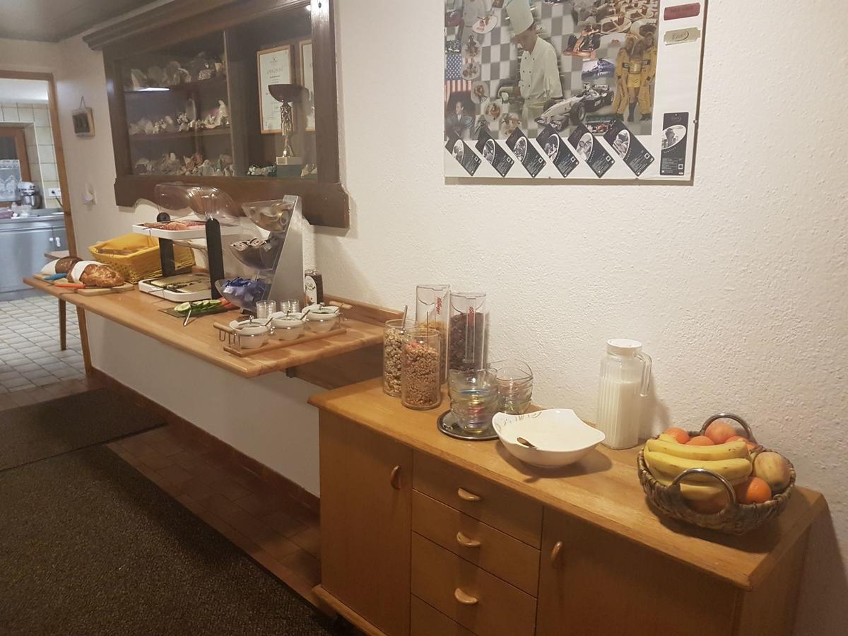 Gasthof Pension Santeler Sankt Leonhard im Pitztal Bagian luar foto