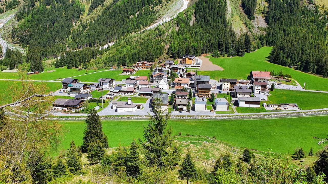 Gasthof Pension Santeler Sankt Leonhard im Pitztal Bagian luar foto